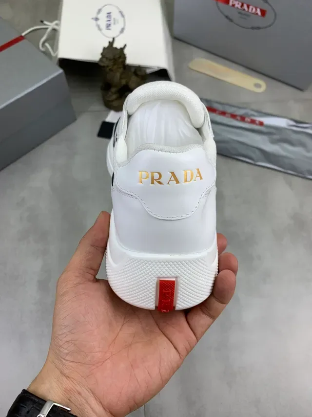 Prada Tênis Lifestyle Branco e Preto de Malha de Couro 3