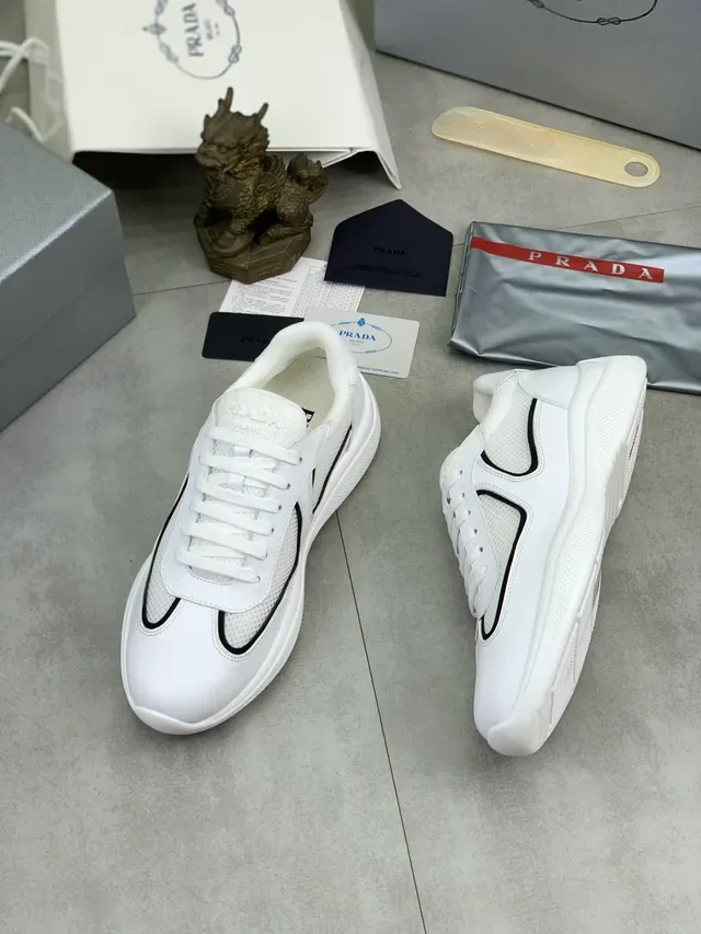 Prada Tênis Lifestyle Branco e Preto de Malha de Couro 5