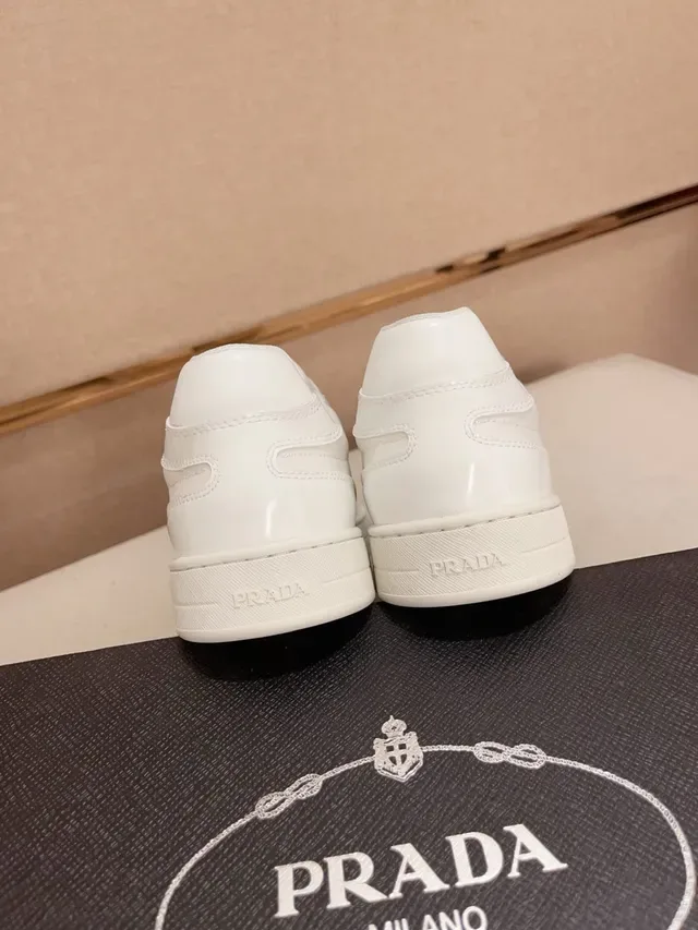 Prada Chaussures Lifestyle de Cuir Lisse Blanc 2