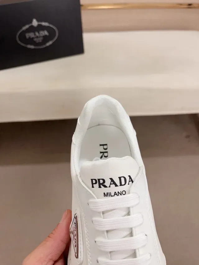 Prada Chaussures Lifestyle de Cuir Lisse Blanc 3