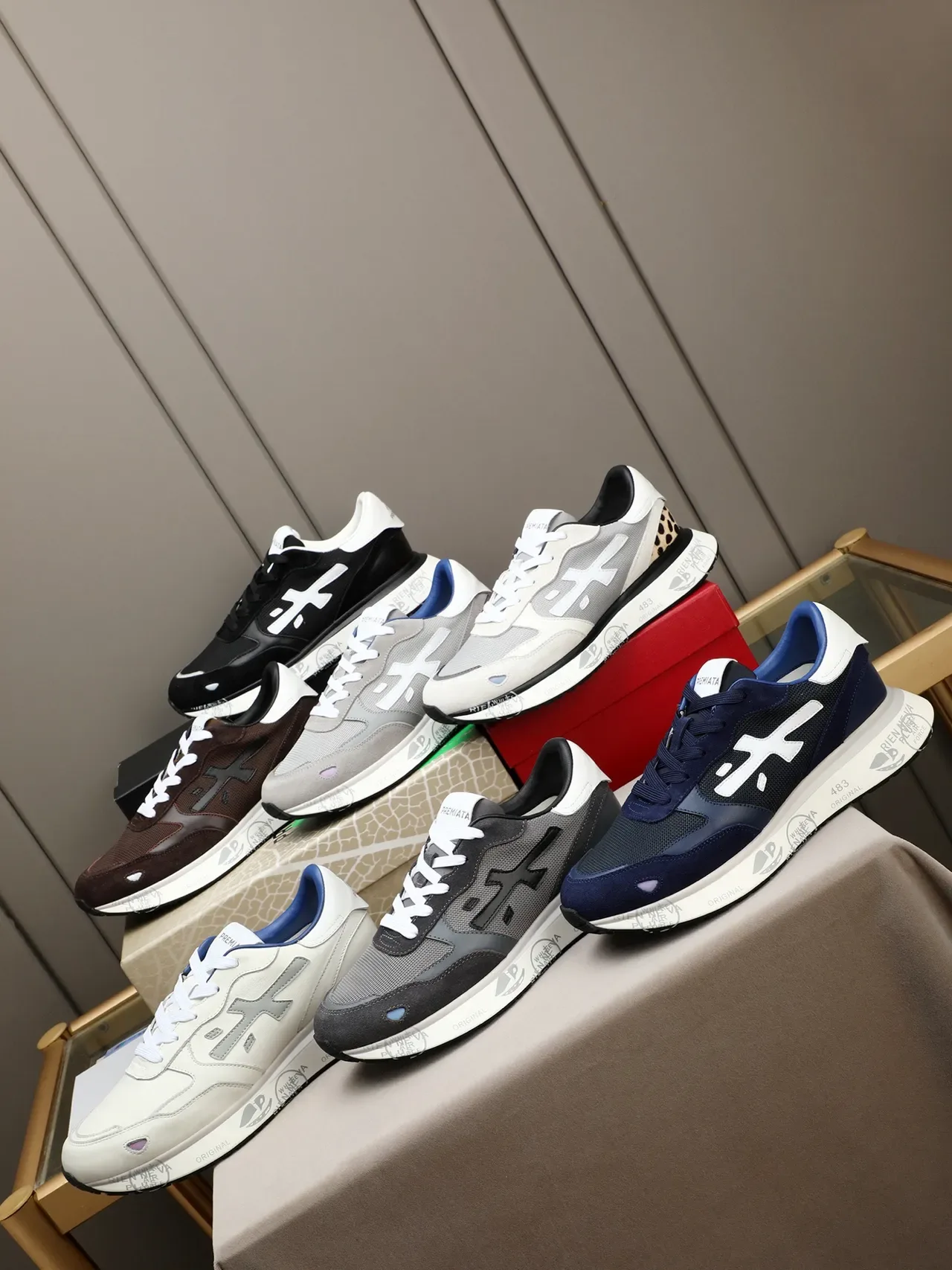 Premiata Sneakers Blancs Gris à Partie Supérieure en Matériau Mixte avec Accent Léopard sur le Talon 2