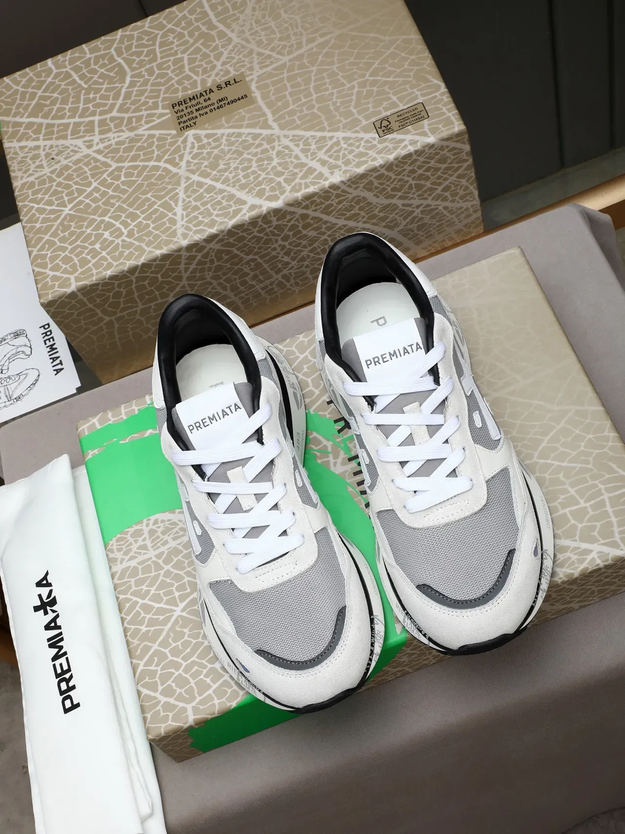 Premiata Sneakers Blancs Gris à Partie Supérieure en Matériau Mixte avec Accent Léopard sur le Talon 3