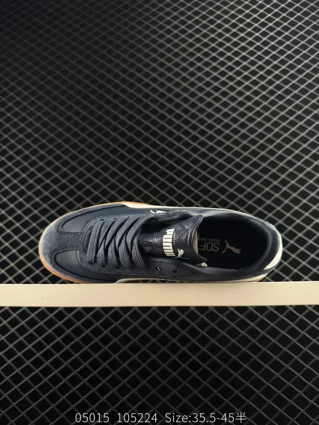 Puma Club II Era 浅蓝色和白色生活方式运动鞋 3