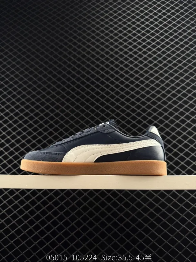 Puma Club II Era 浅蓝色和白色生活方式运动鞋 4