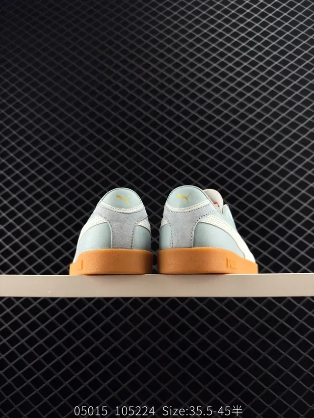 Puma Club II Era 浅蓝色和白色生活方式运动鞋 6