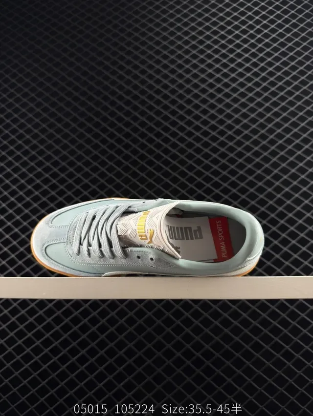 Puma Club II Era 浅蓝色和白色生活方式运动鞋 7