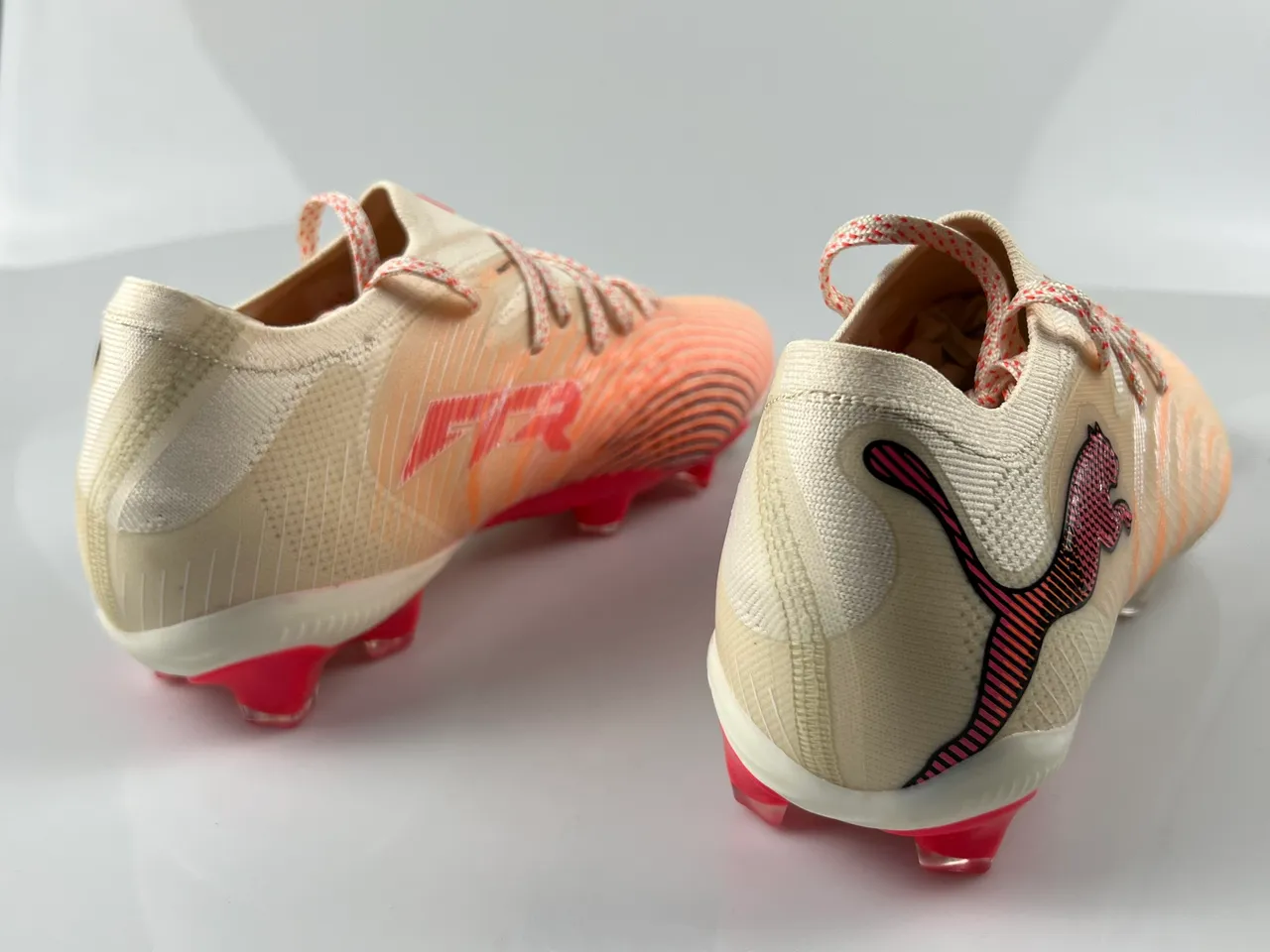 Puma Future Z علوة محبوكة بيج وأحمر شرائط تدرج برتقالية أرضية صلبة أحذية كرة القدم 2