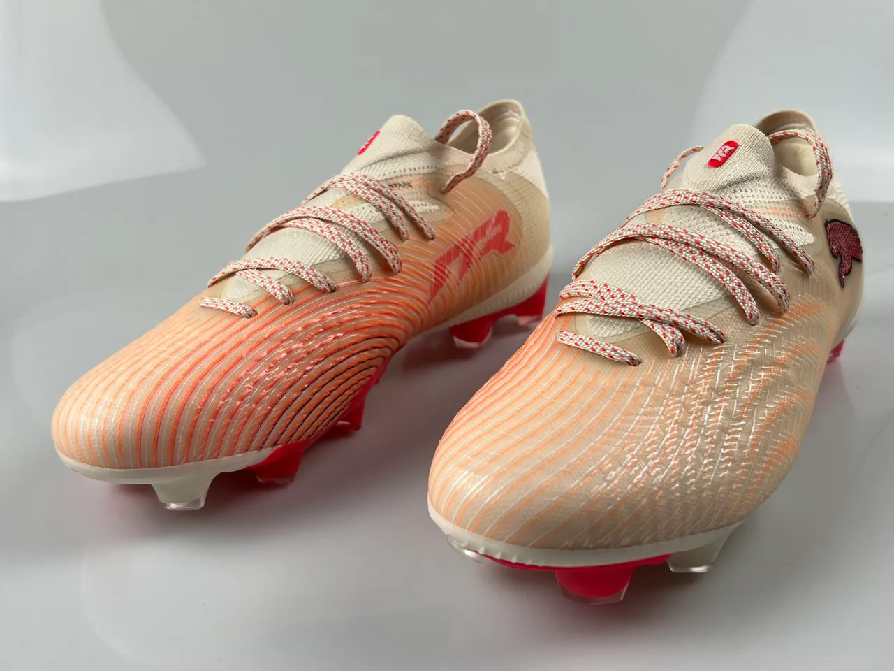 Puma Future Z علوة محبوكة بيج وأحمر شرائط تدرج برتقالية أرضية صلبة أحذية كرة القدم 3