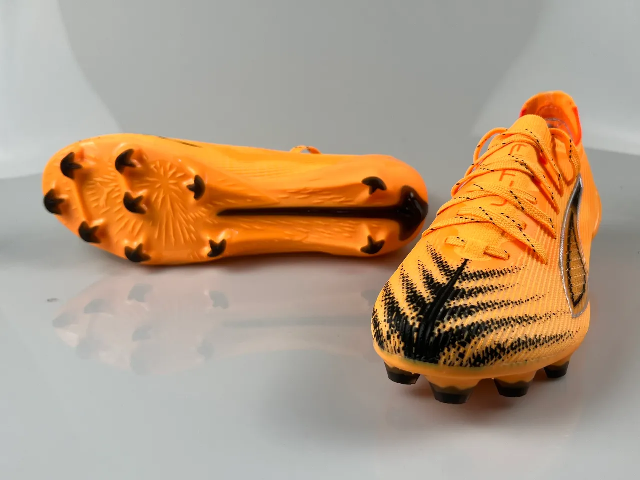 Puma Ultra Orange Black Low-Cut Lace-Up Ribbed Synthetic Upper Firm-Ground Soccer Shoes 10