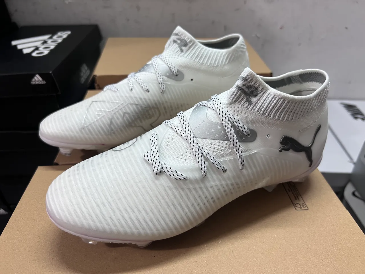 Puma أبيض فضي كولار جورب محبوك علو صناعي أرضية صلبة أحذية كرة قدم 7