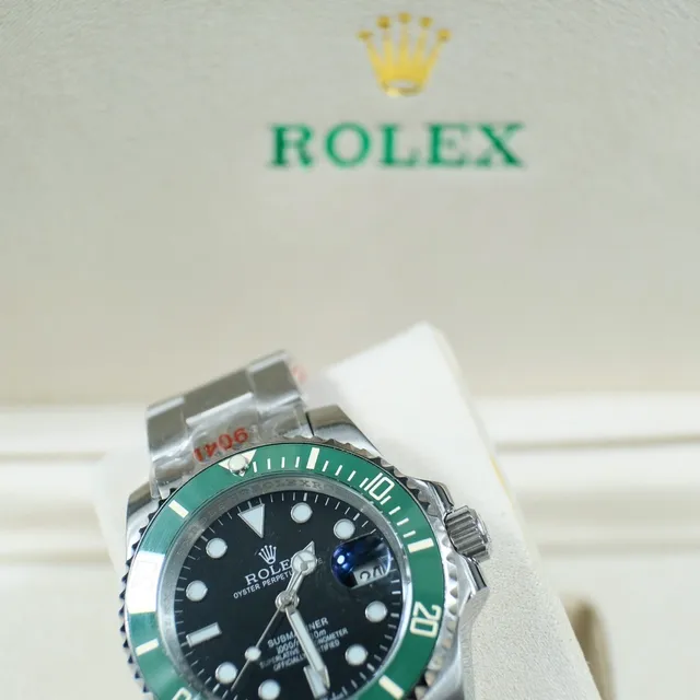 Rolex Submariner Lunette Verte Cadran Noir Montre Mécanique 3