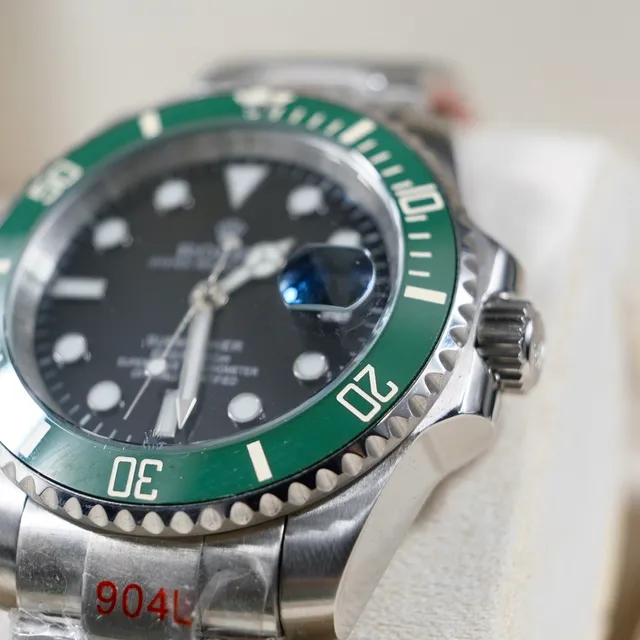 Rolex Submariner Lunette Verte Cadran Noir Montre Mécanique 8