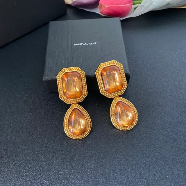 Saint Laurent أقراط راتنج عنبر حجرين قطرة 9