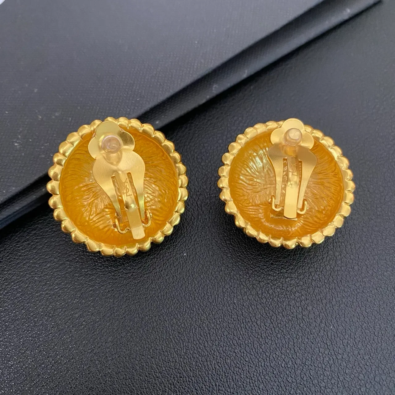 Saint Laurent बीडेड डोम स्टड ईयररिंग्स 4