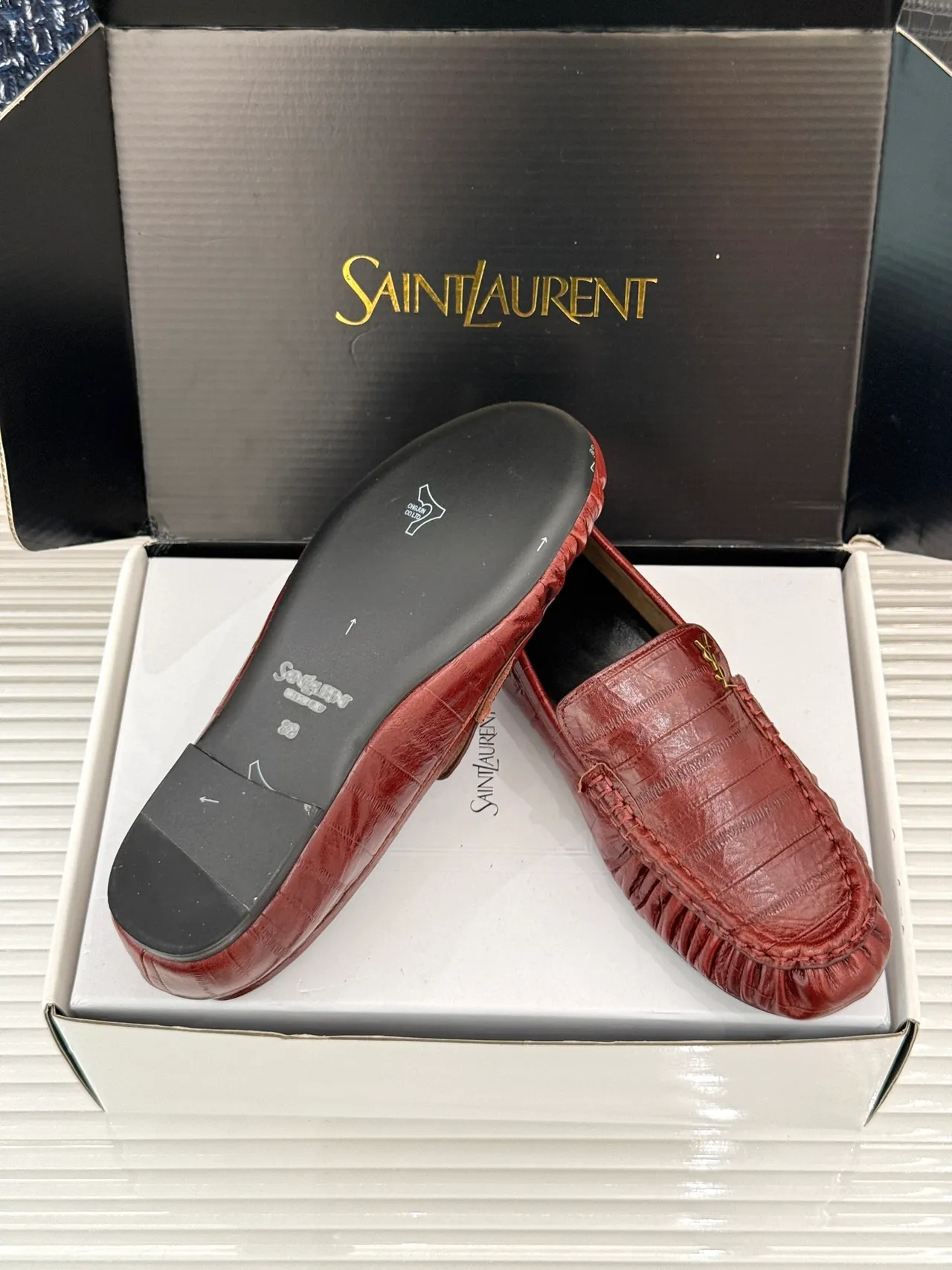 Saint Laurent Loulou क्रोकोडाइल एम्बॉस्ड रुच्ड लूफर 2