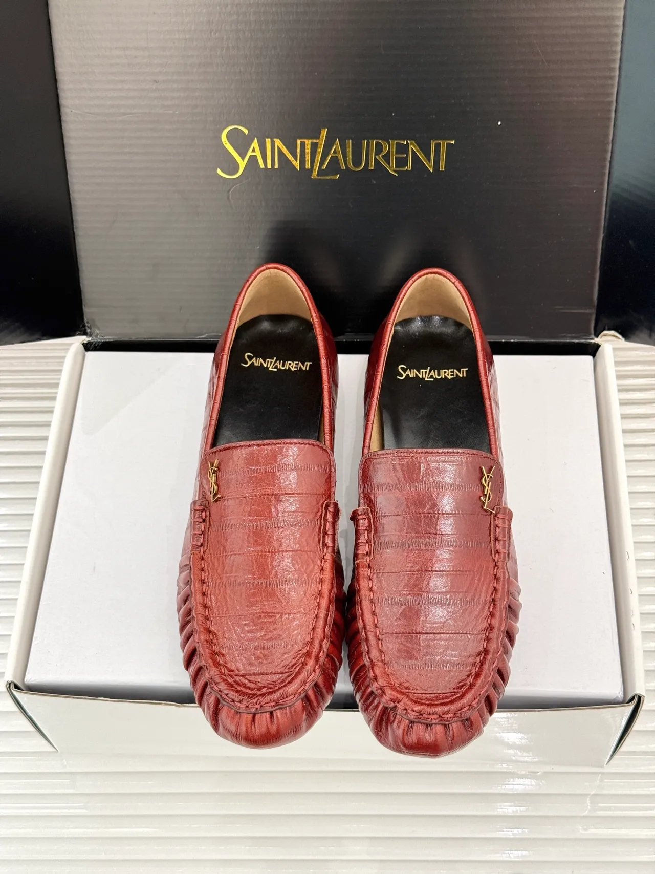 Saint Laurent Loulou क्रोकोडाइल एम्बॉस्ड रुच्ड लूफर 5