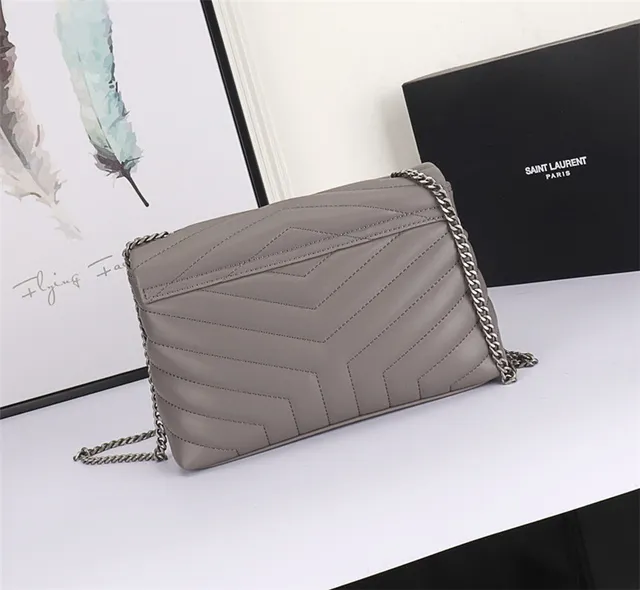 Sac à chaîne matelassé Saint Laurent Loulou en gris taupe 8