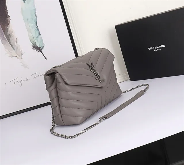 Sac à chaîne matelassé Saint Laurent Loulou en gris taupe 9