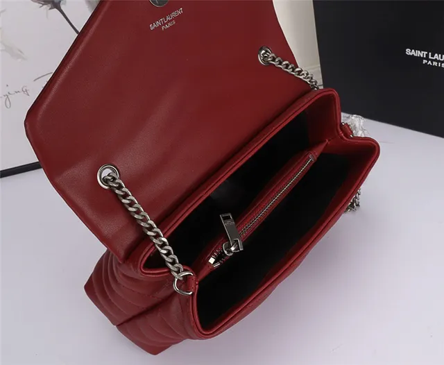 Sac à chaîne matelassé Saint Laurent Loulou en gris taupe 10