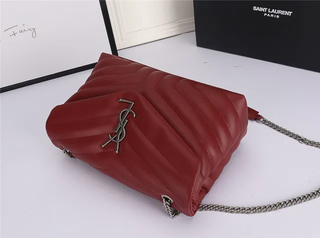 Sac à chaîne matelassé Saint Laurent Loulou en gris taupe 15