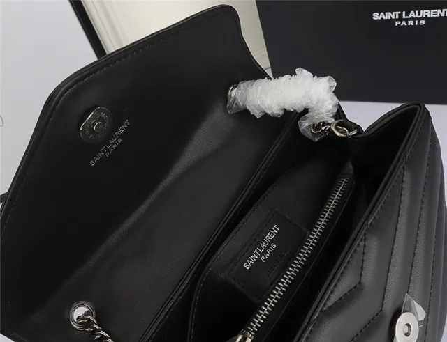 Sac à chaîne matelassé Saint Laurent Loulou en gris taupe 20
