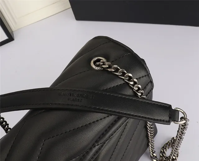 Sac à chaîne matelassé Saint Laurent Loulou en gris taupe 22