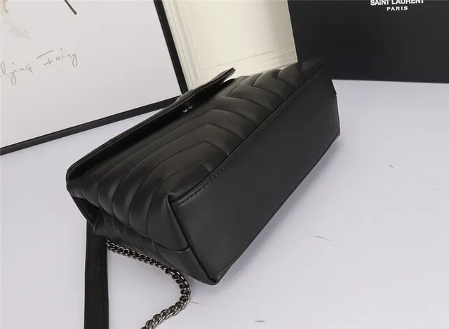 Sac à chaîne matelassé Saint Laurent Loulou en gris taupe 23