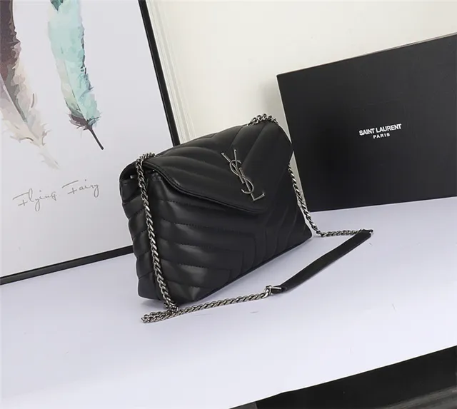 Sac à chaîne matelassé Saint Laurent Loulou en gris taupe 24