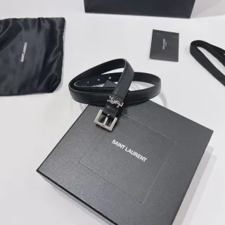 Saint Laurent Monogram काली चांदी संकरी आयताकार बकल चमड़ी पट्टा