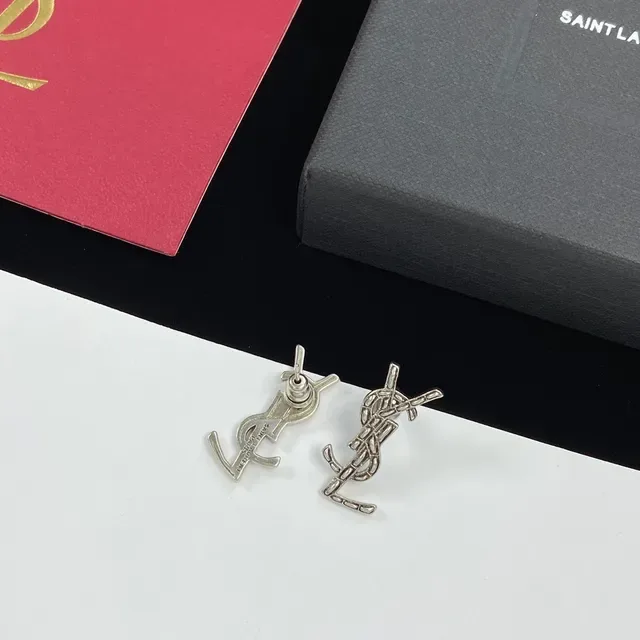 Saint Laurent Monogram Brincos Ouro e Prata Logo 5