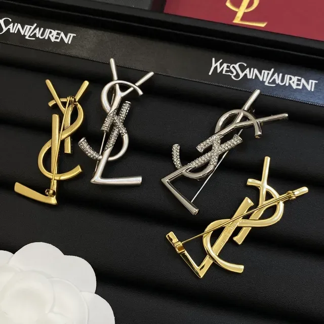 Saint Laurent Monogram चांदी सोना पैवे-क्रिस्टल ब्रोच 2
