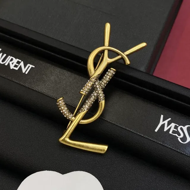 Saint Laurent Monogram चांदी सोना पैवे-क्रिस्टल ब्रोच 6
