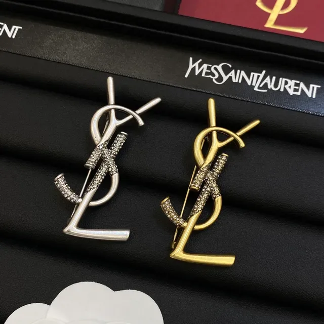 Saint Laurent Monogram चांदी सोना पैवे-क्रिस्टल ब्रोच 8