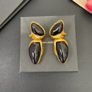 Saint Laurent मूर्तिकला काला पत्थर और सुनहरा कान की मणि