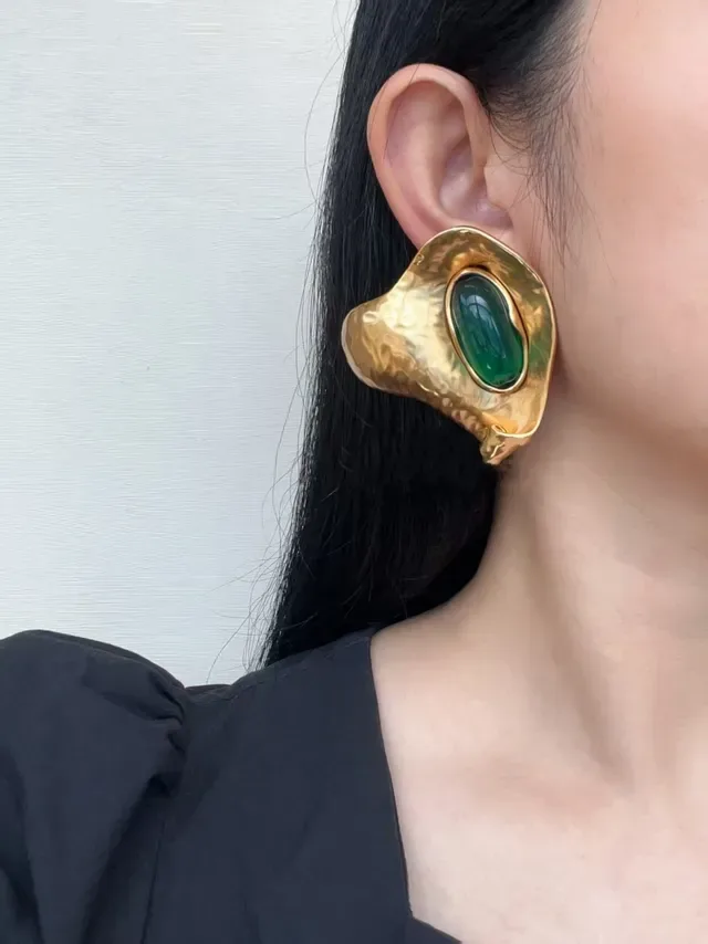 Saint Laurent Brincos Escultóricos Martelados Dourados Cabochon 3