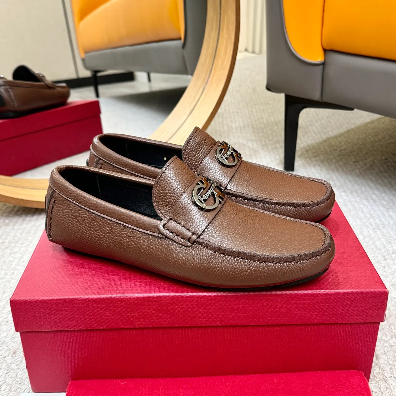 Salvatore Ferragamo Gancini Mocassins de couro marrom granulado 3