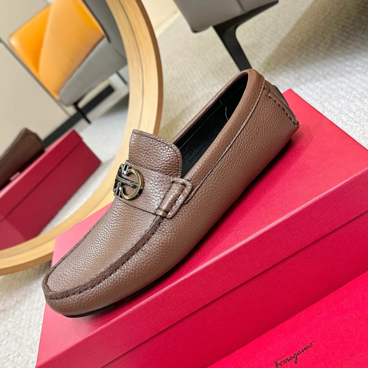 Salvatore Ferragamo Gancini Mocassins de couro marrom granulado 6
