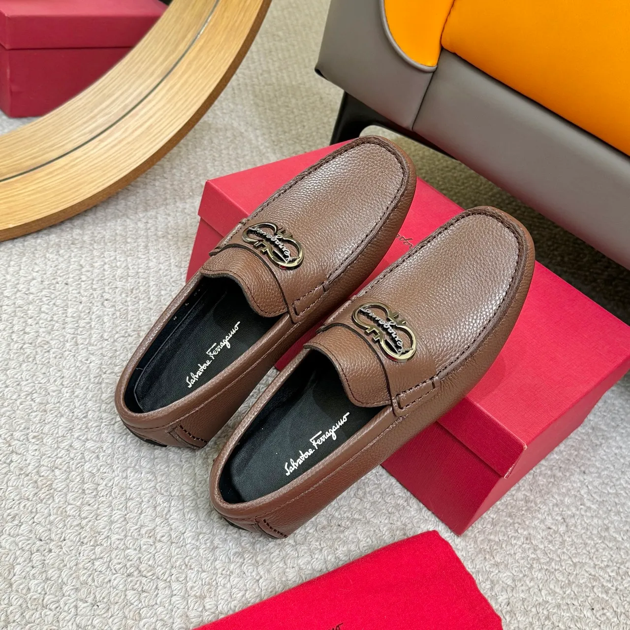 Salvatore Ferragamo Gancini Mocassins de couro marrom granulado 8