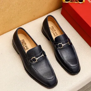 Salvatore Ferragamo Gancini لوافر أسود جلد مقصوص حصان بت لوافر