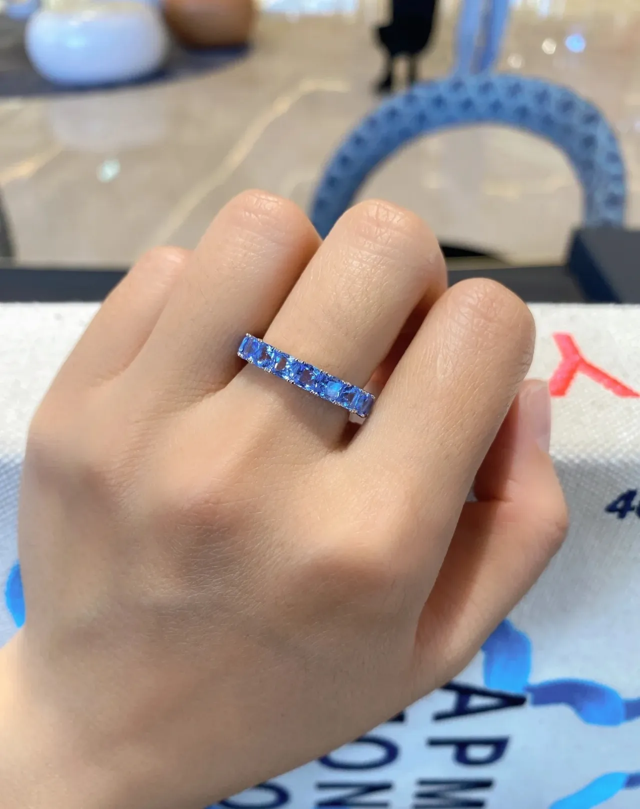 Tiffany & Co. 蓝银永恒带 Pavé-Set 宝石戒指 4