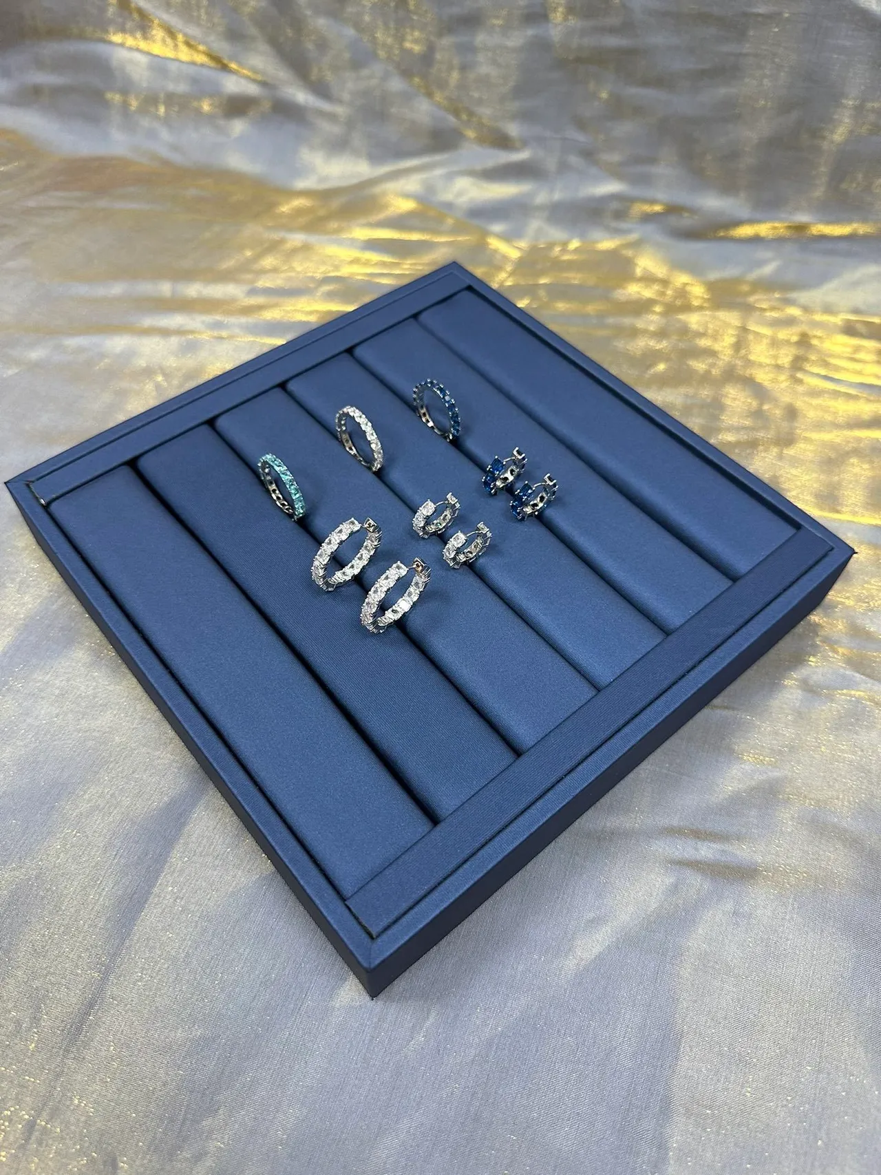 Tiffany & Co. 蓝银永恒带 Pavé-Set 宝石戒指 5