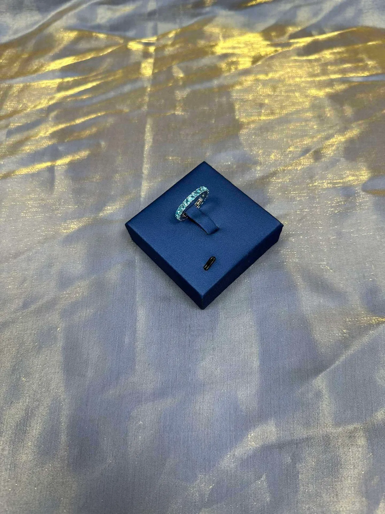 Tiffany & Co. 蓝银永恒带 Pavé-Set 宝石戒指 9