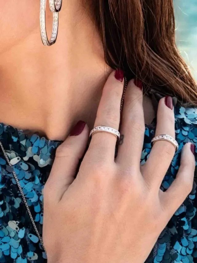 Tiffany & Co. خاتم إيترنيتي باند فضي أزرق باڤيه ست كيوب ستون 3