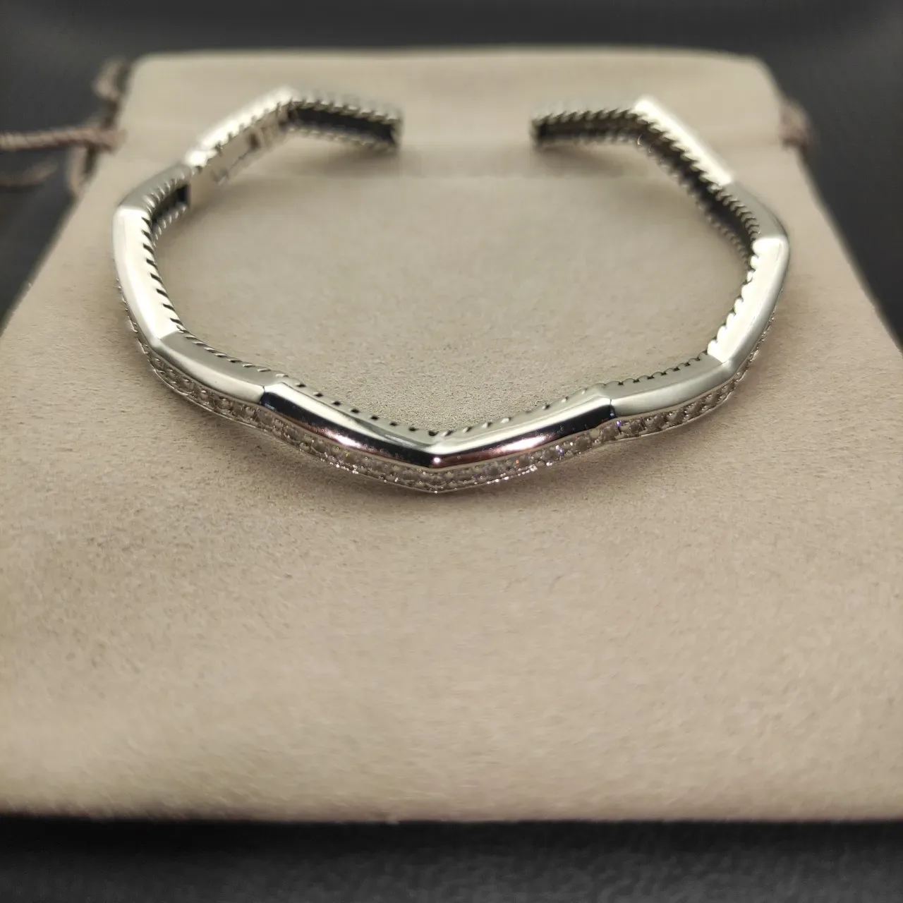 Tiffany & Co. HardWear سوار مفتوح بحوافر الماس بافيه حافة الحبل 4
