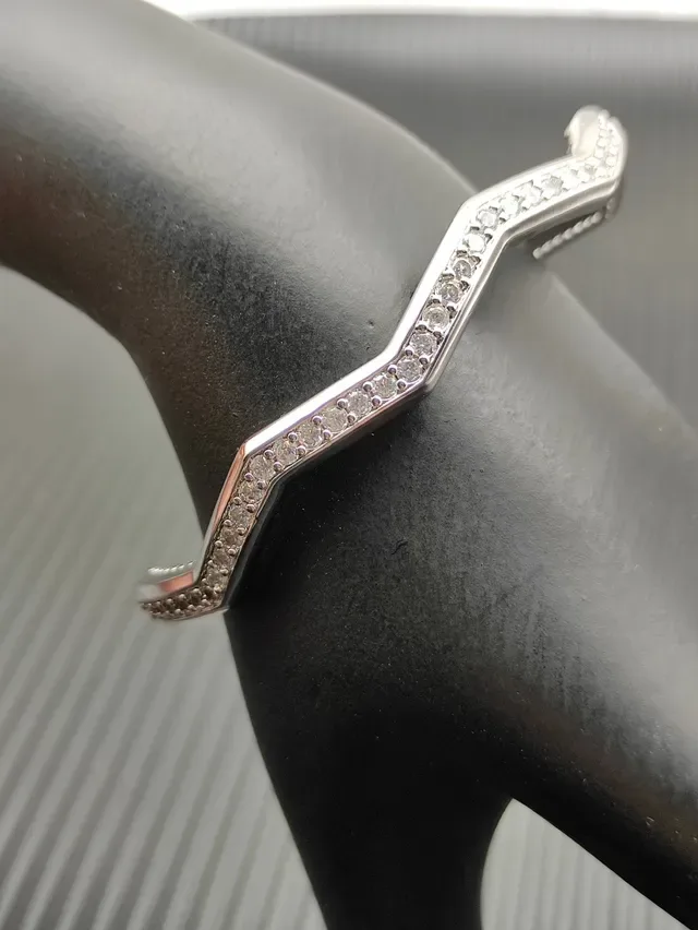 Tiffany & Co. HardWear سوار مفتوح بحوافر الماس بافيه حافة الحبل 8