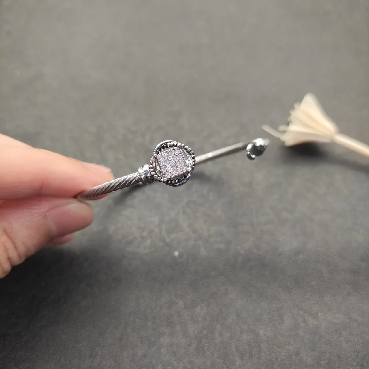 Tiffany & Co. HardWear 扭转电缆 Pavé 心形搭扣 银色手链 7