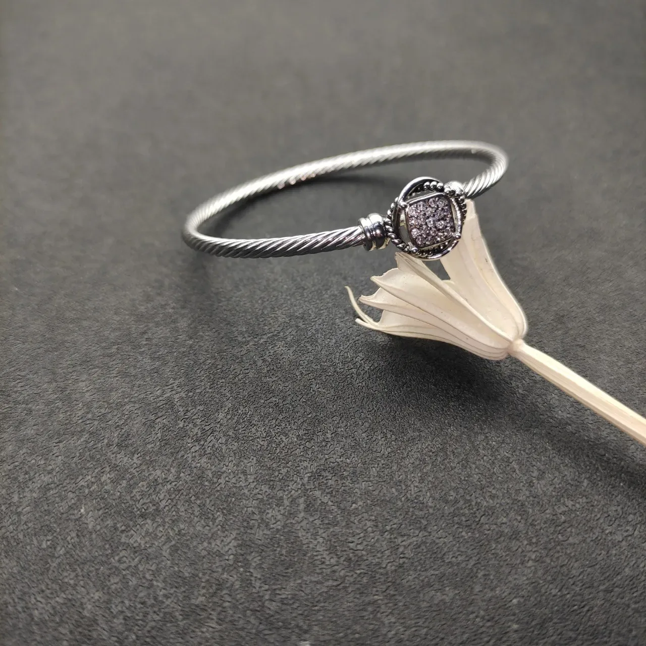 Tiffany & Co. HardWear 扭转电缆 Pavé 心形搭扣 银色手链 8
