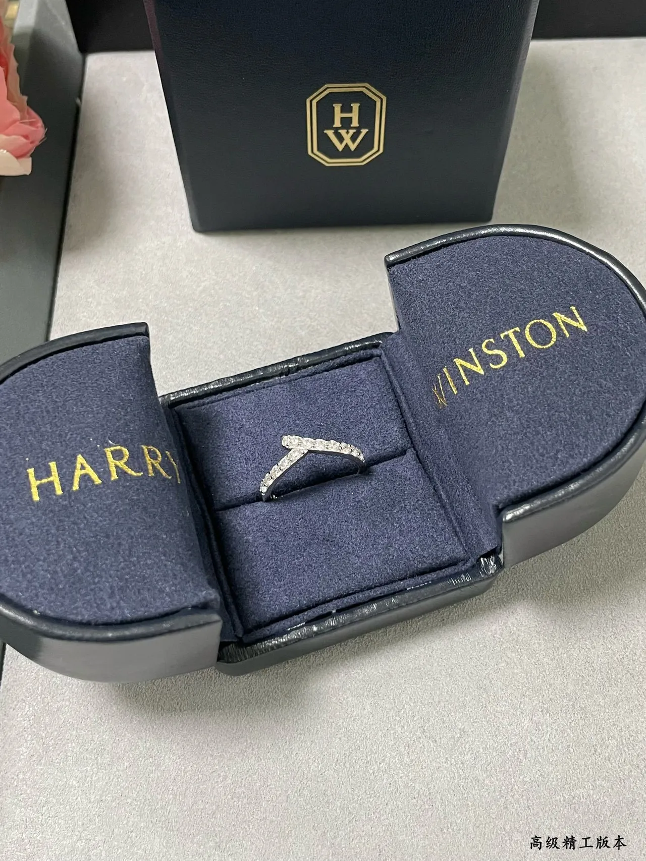 Tiffany & Co. Anel prateado navy V-Split Shank Pavé de diamantes 2