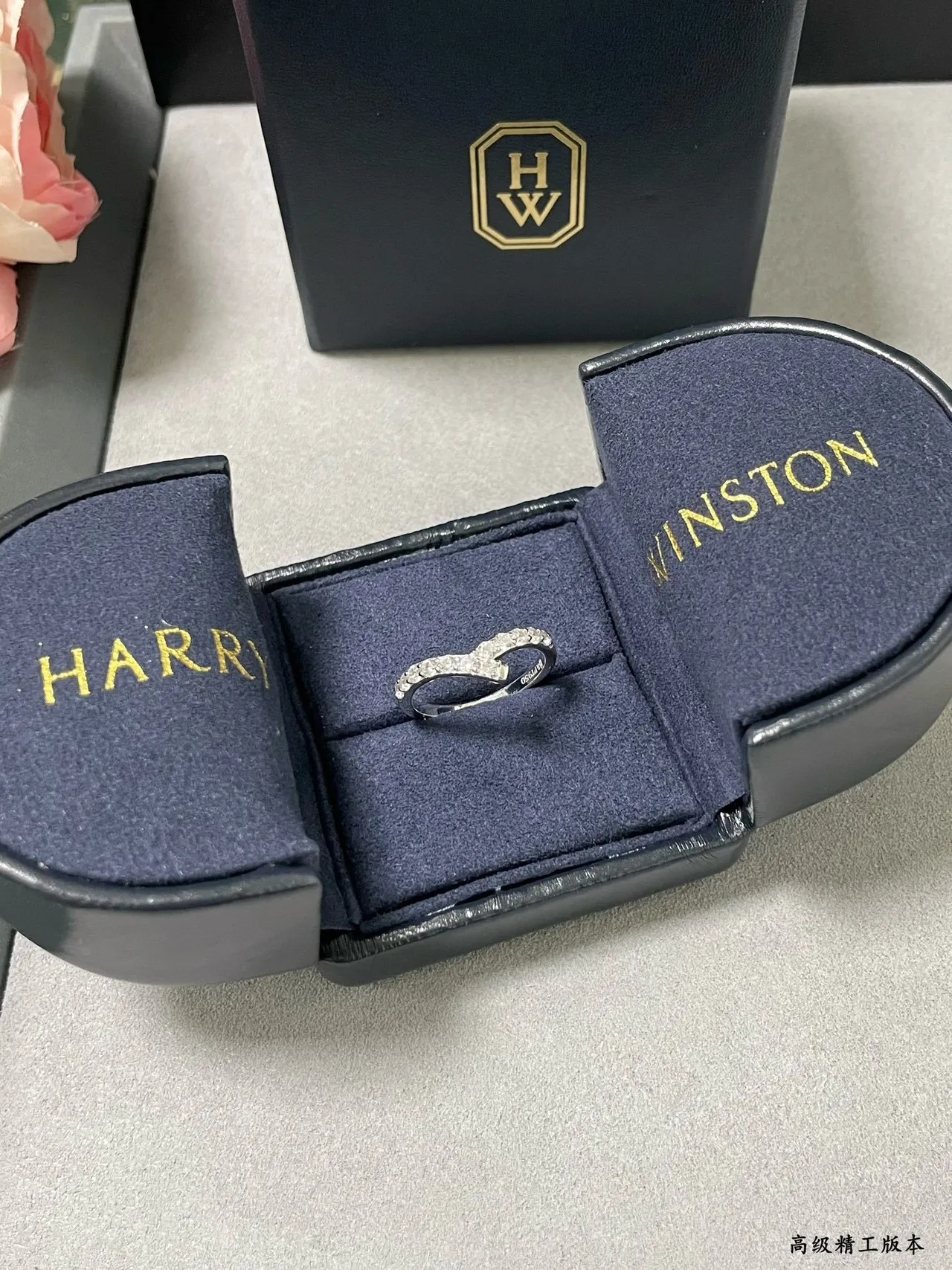 Tiffany & Co. Anel prateado navy V-Split Shank Pavé de diamantes 6