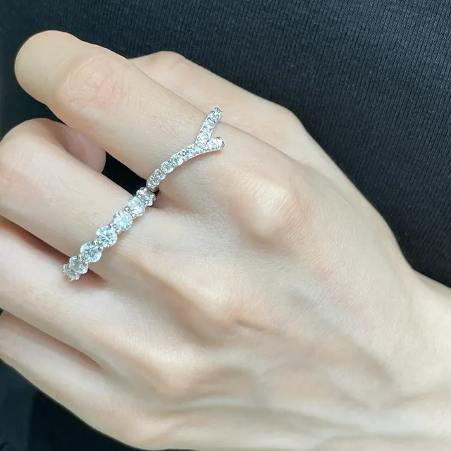 Tiffany & Co. Anel prateado navy V-Split Shank Pavé de diamantes 8